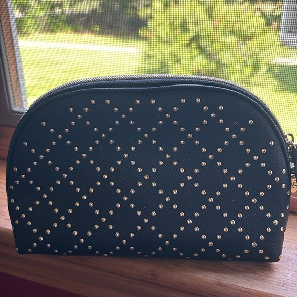 COPY - Victoria’s secret zip up makeup bag - Picture 2 of 8